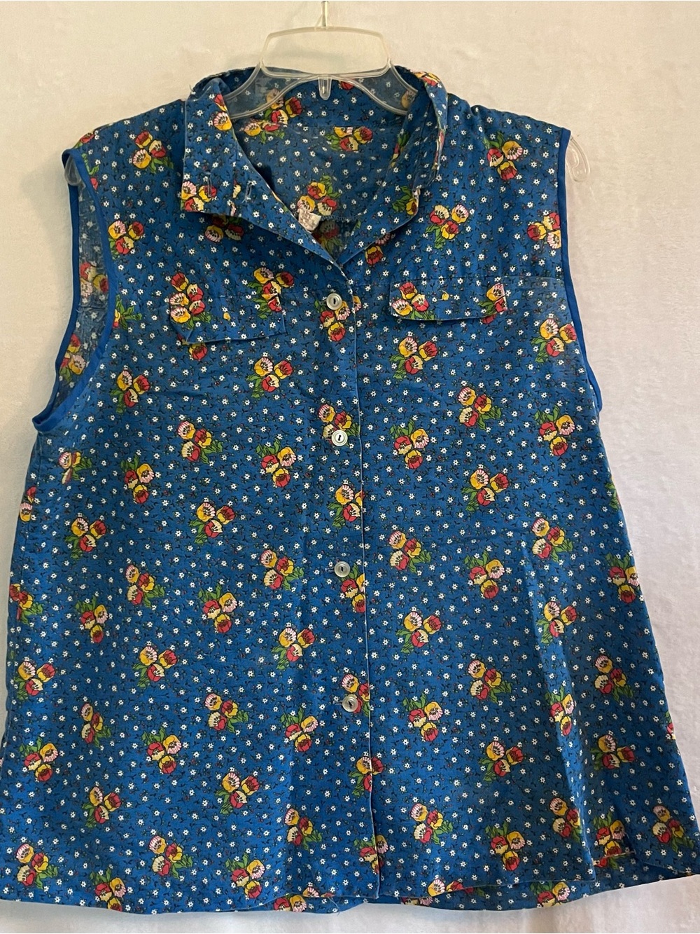 Sleevless Floral Button-Up Blouse